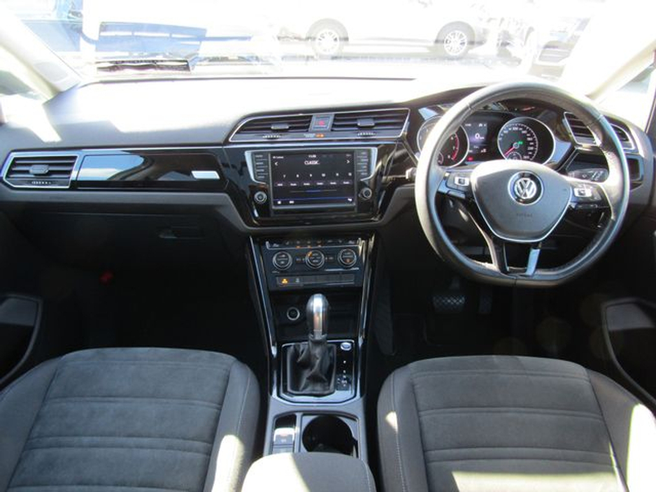 2017 Volkswagen Touran - image 11