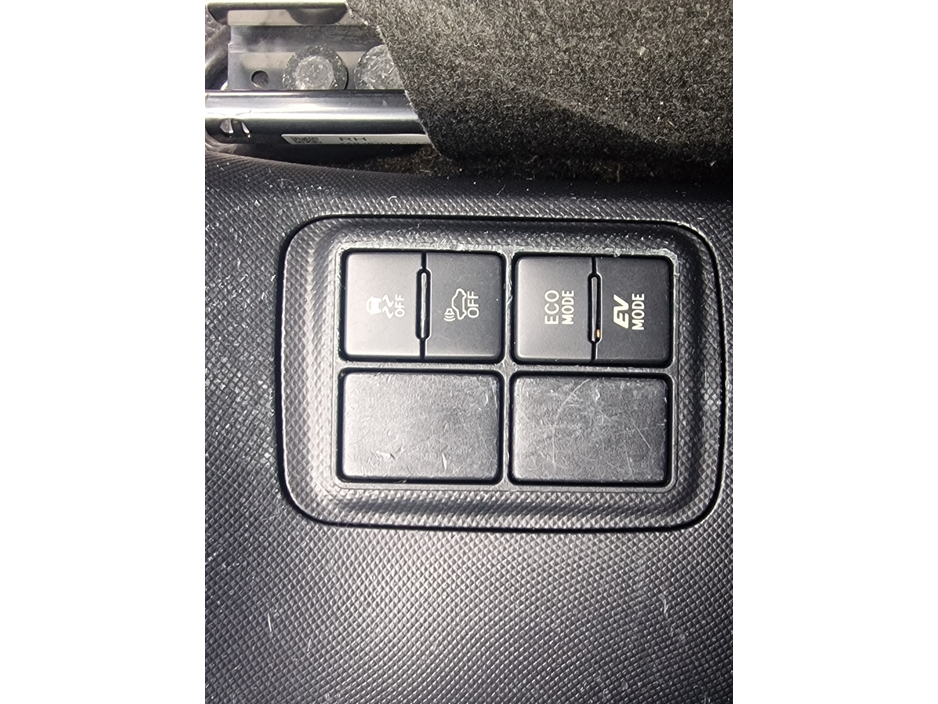 2018 Toyota Aqua - image 25