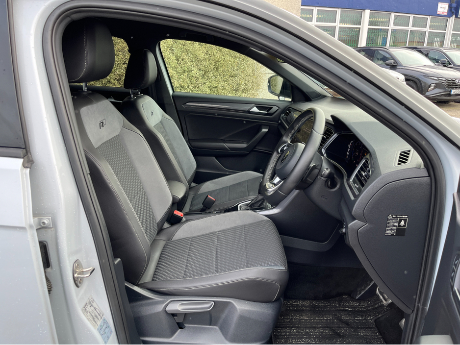 2021 Volkswagen T-Roc - image 11