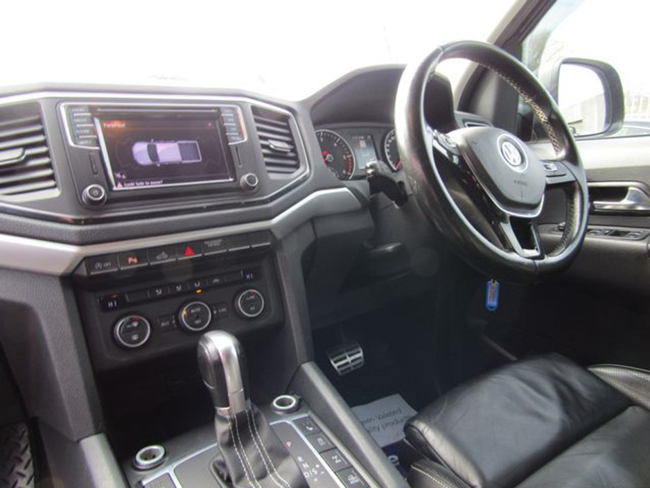 2017 Volkswagen Amarok - image 11