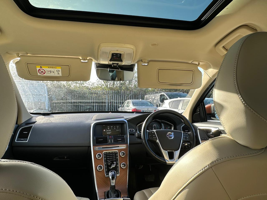 2016 Volvo XC60 - image 9