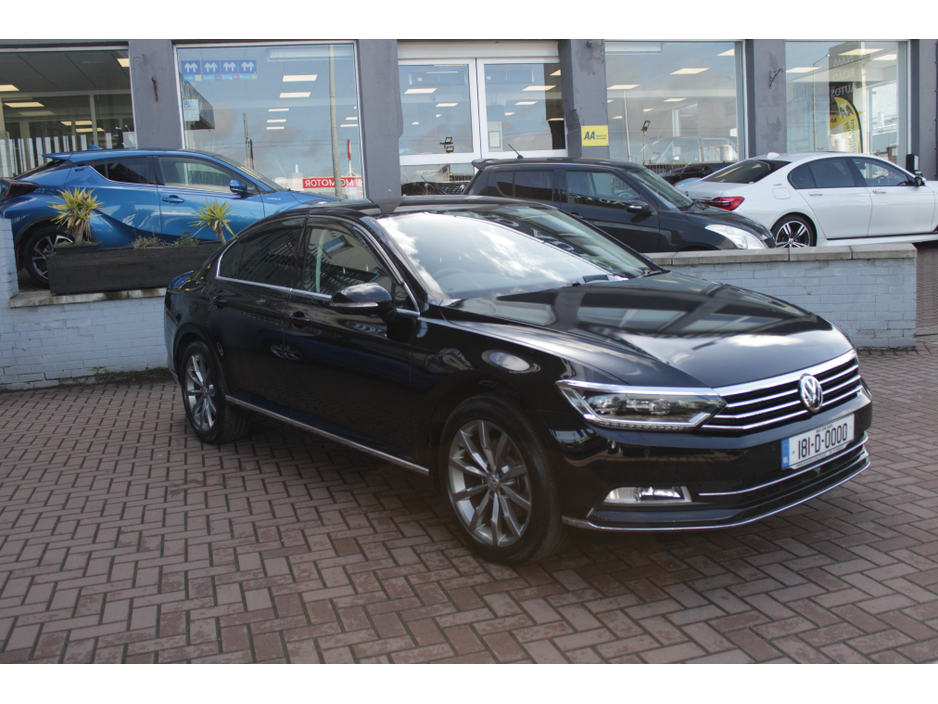 2018 Volkswagen Passat - image 2