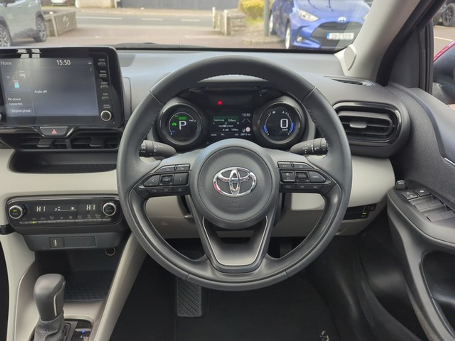 2024 Toyota Yaris - image 9