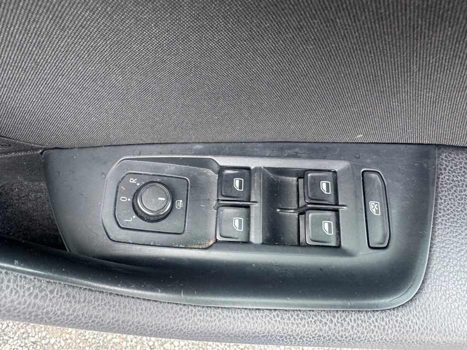 2015 Volkswagen Passat - image 14