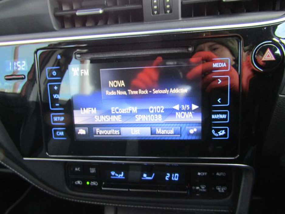 2018 Toyota Auris Hybrid Luna 4DR Auto €16,950