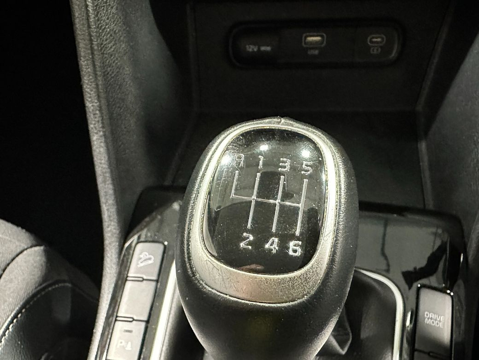 2023 Kia Sportage - image 23