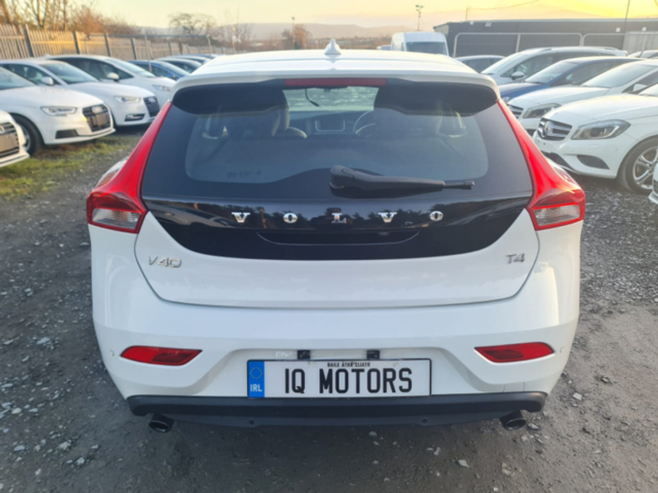 2013 Volvo V40 - image 11