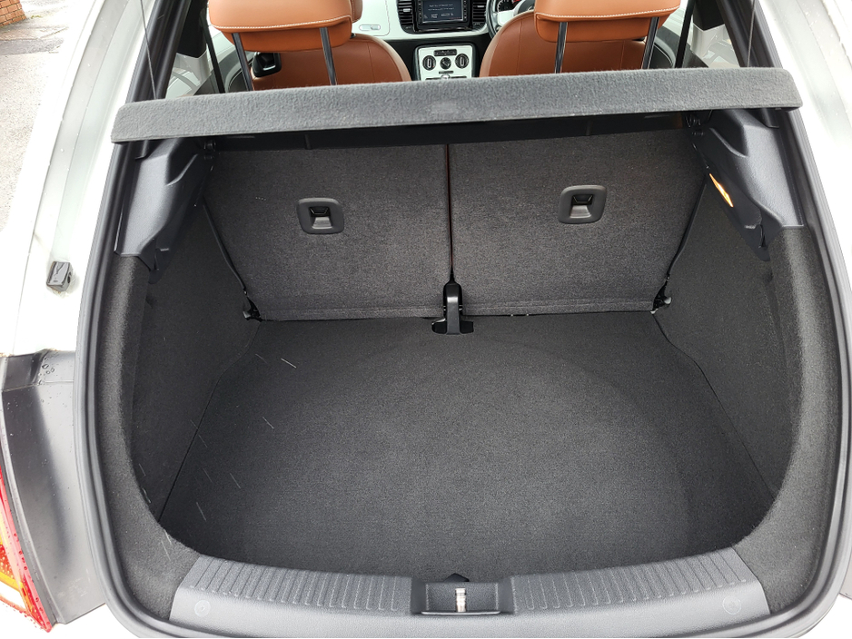 2014 Volkswagen Beetle - image 18