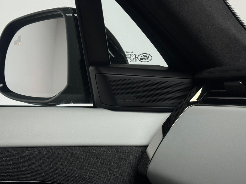 2025 Land Rover Range Rover Sport - image 13