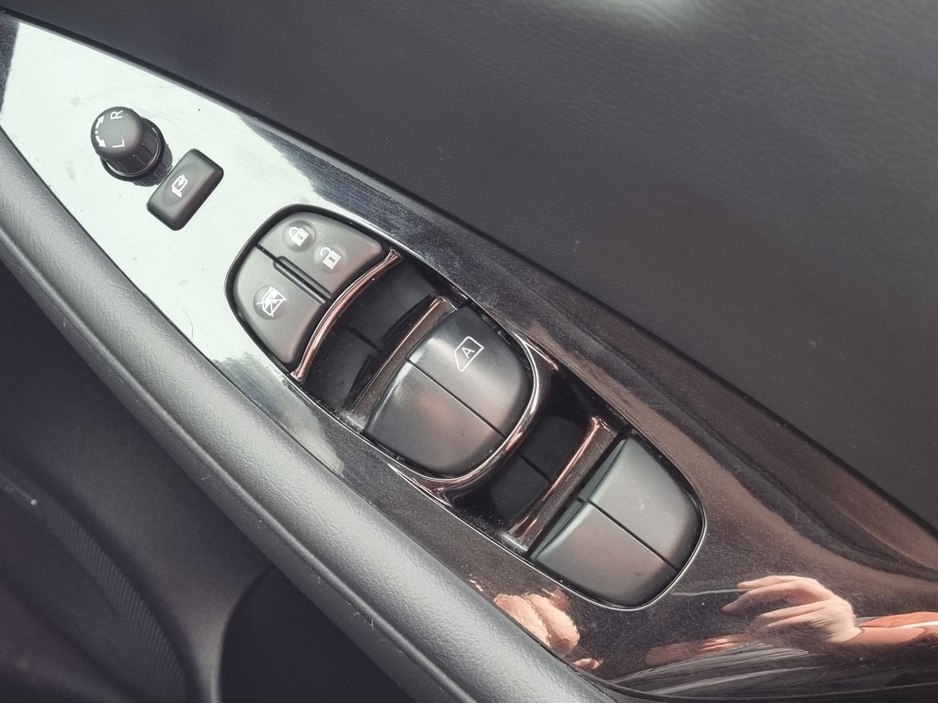 2021 Nissan Leaf - image 26