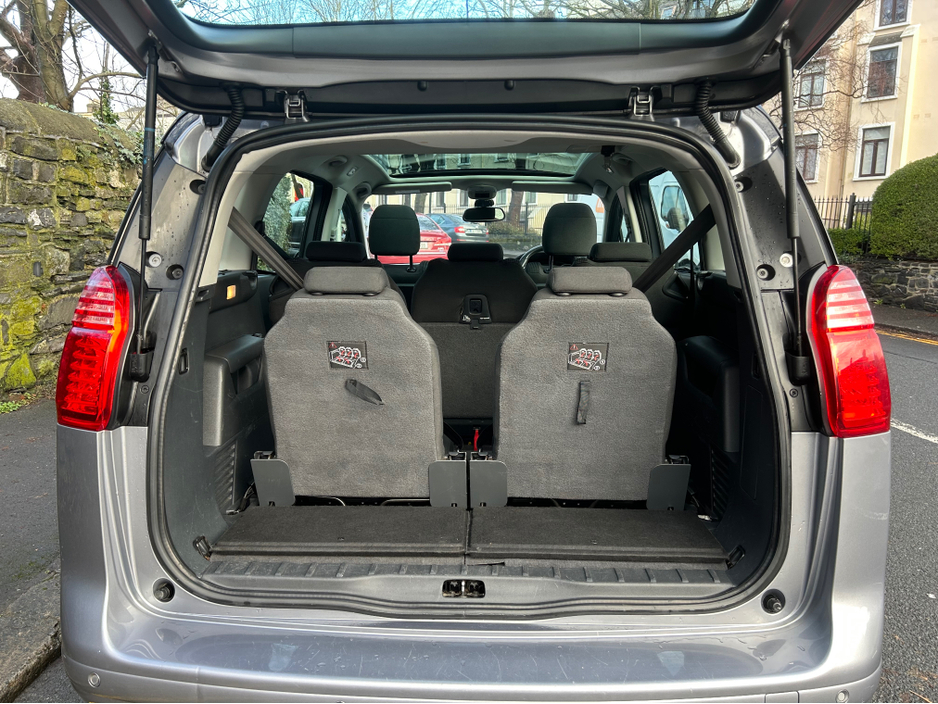 2017 Peugeot 5008 ACTIVE PETROL PANORAMIC GLASS ROOF €11,995