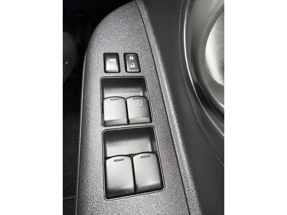 2017 Nissan March - image 7