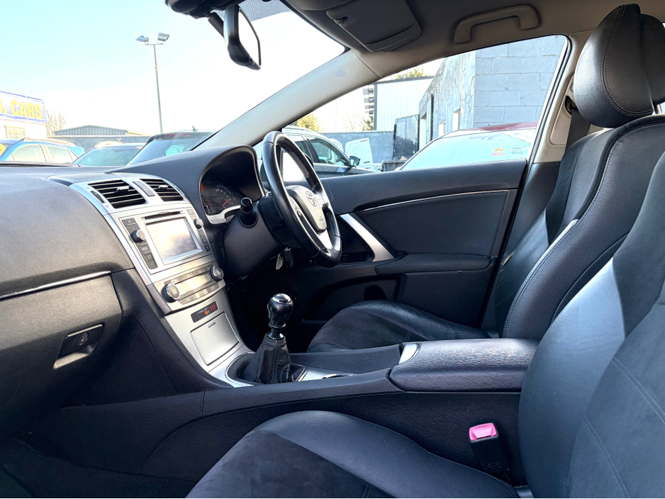 2015 Toyota Avensis 2.0 D-4D LUNA ** IRISH CAR ** REVERSE CAMERA ** HALF LEATHER ** 2 KEYS ** SUPERB EXAMPLE ** €9,995