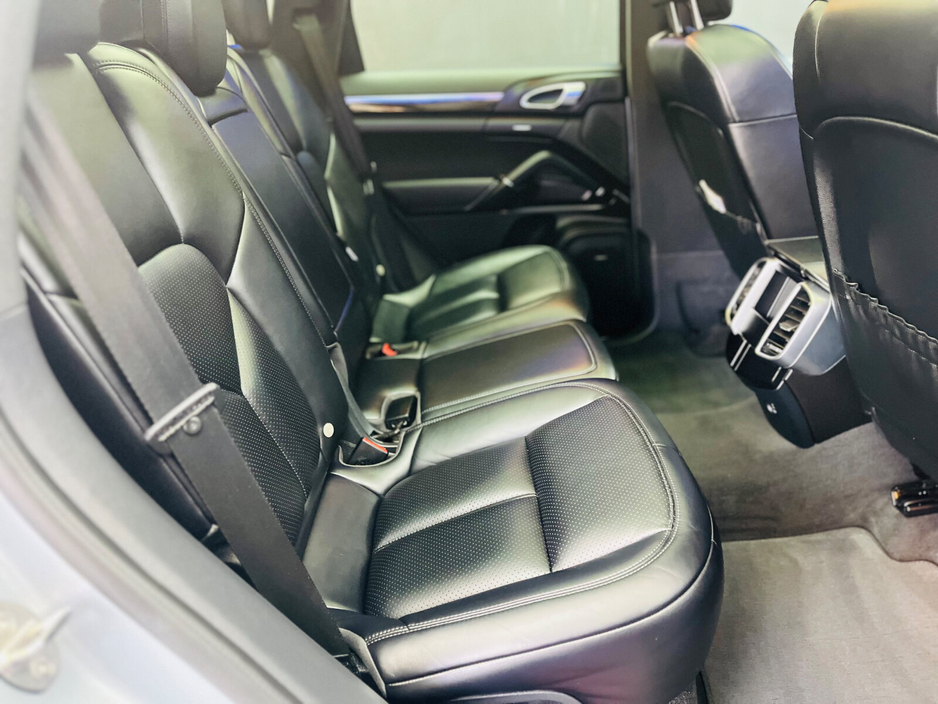 2018 Porsche Cayenne - image 7