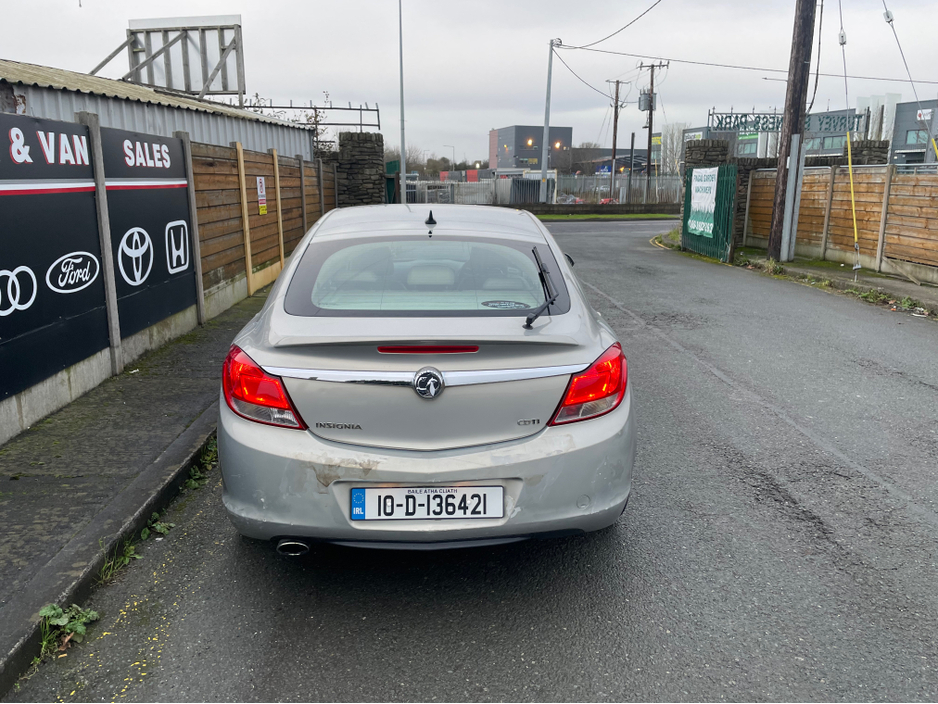 2010 Vauxhall Insignia - image 5