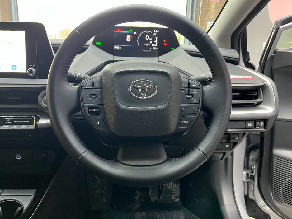 2025 Toyota Prius - image 8