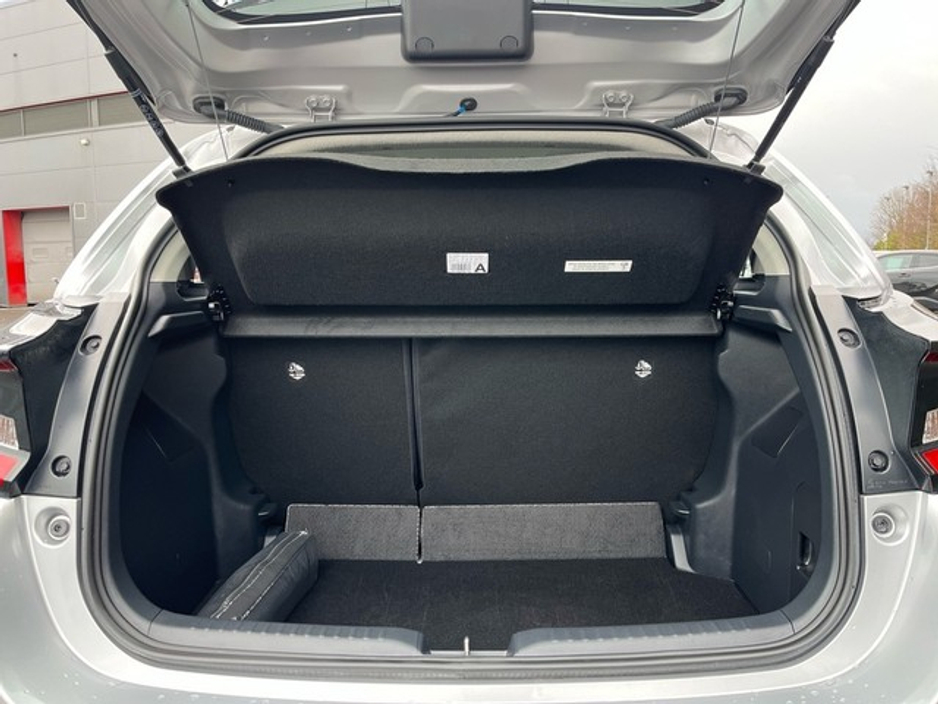 2023 Toyota Yaris 1.5 HYBRID LUNA AUTO €23,950