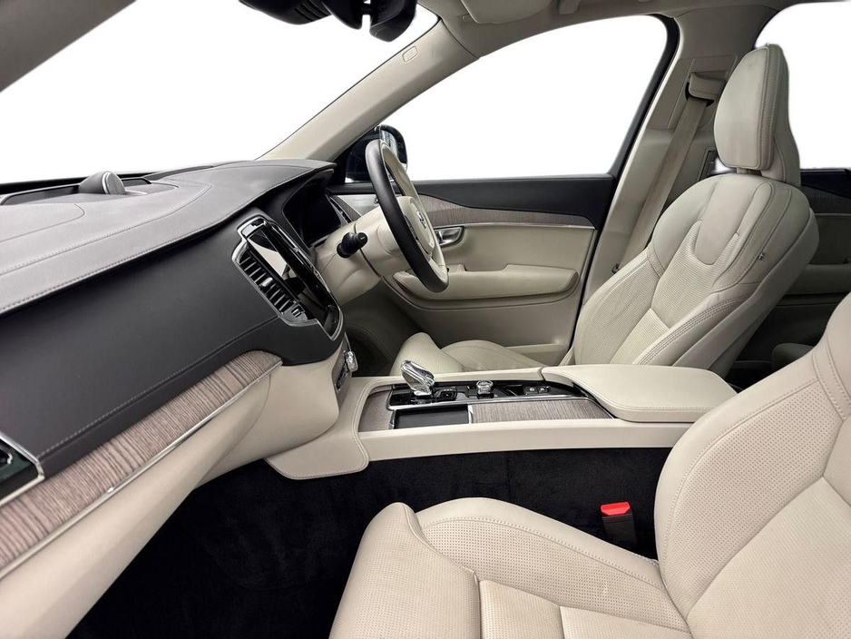 2023 Volvo XC90 - image 2