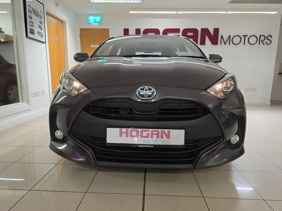 2021 Toyota Yaris - image 2