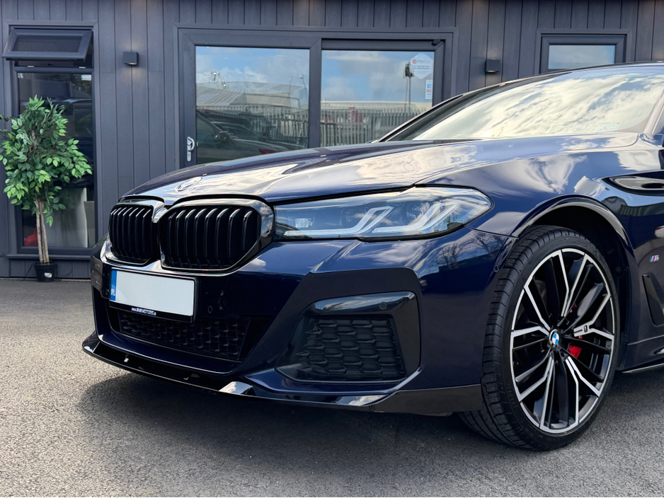 2022 BMW 5 Series - image 12