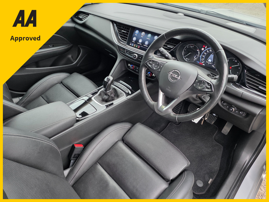 2022 Opel Insignia - image 11