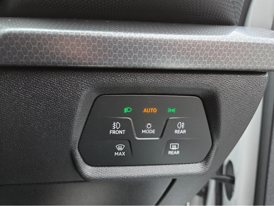 2022 SEAT Leon - image 24