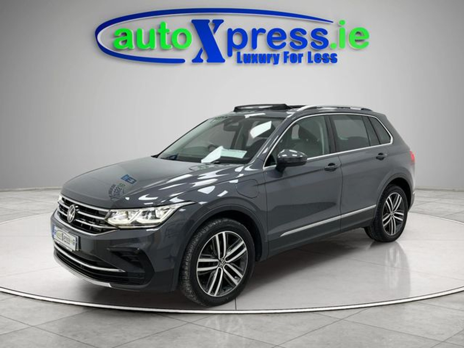 2023 Volkswagen Tiguan - image 15
