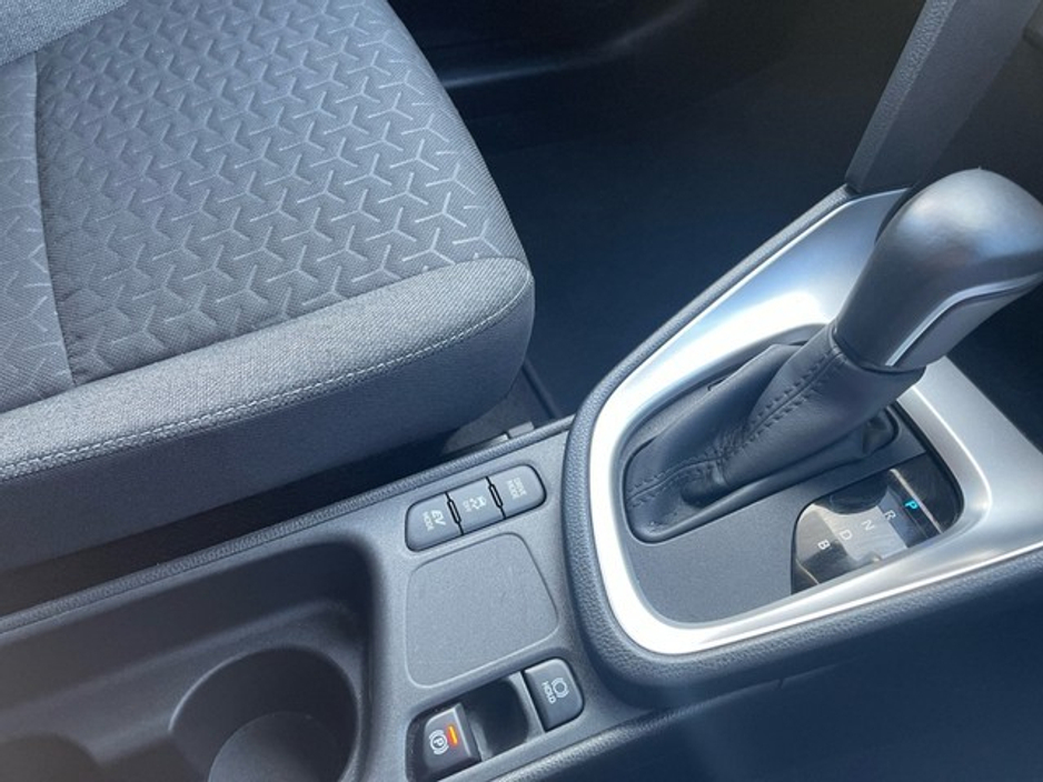 2022 Toyota Yaris Cross - image 13