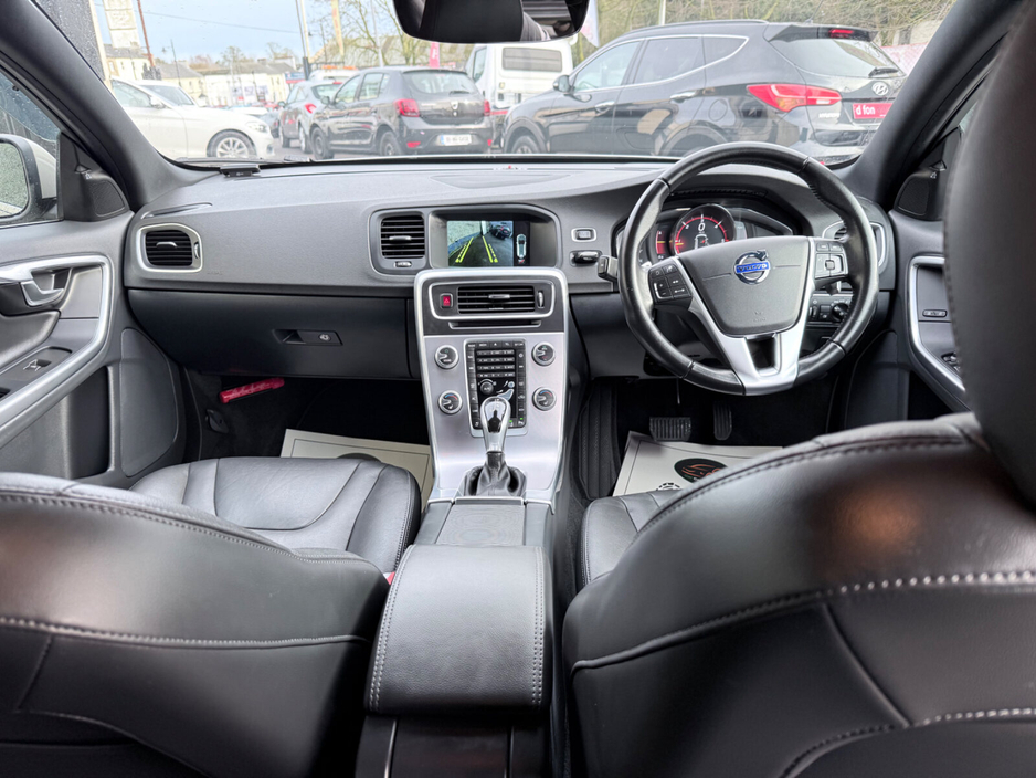 2016 Volvo V60 - image 14