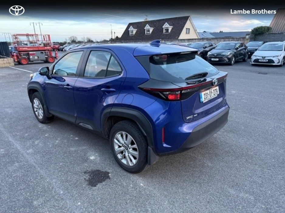 2023 Toyota Yaris Cross - image 3