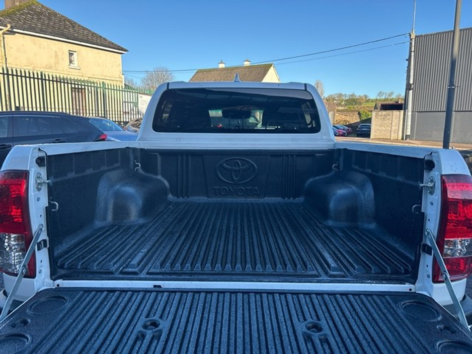 2025 Toyota Hilux FRESH SELECTION OF TRADE-INS HILUX 2.8 SR5 DOUBLE CAB €47,000