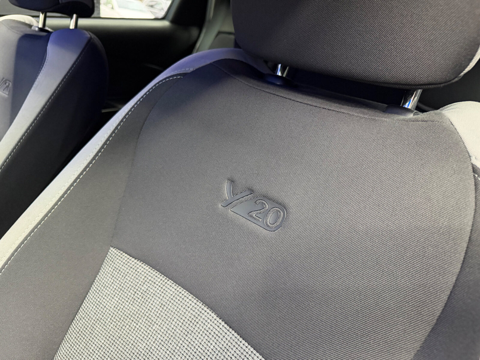 2020 Toyota Yaris - image 20