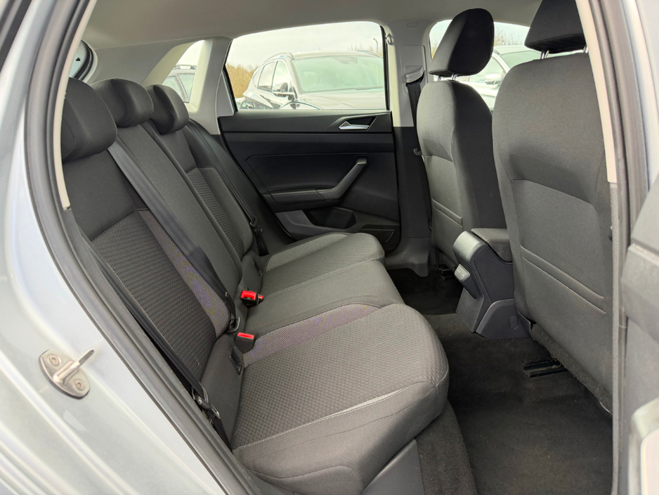 2022 Volkswagen Polo - image 9