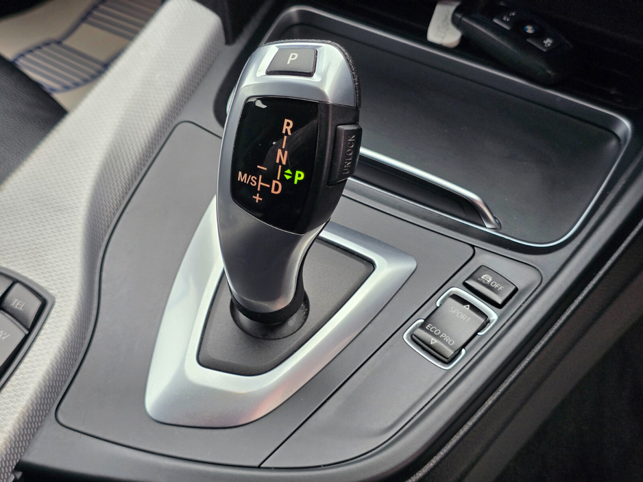 2017 BMW 3 Series - image 26