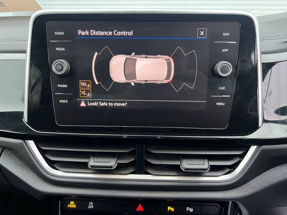 2023 Volkswagen T-Roc R-LINE 1.0 TSI // APPLE CARPLAY/ANDROID AUTO // DIGITAL CLUSTER // 17" R-LINE ALLOYS €27,900