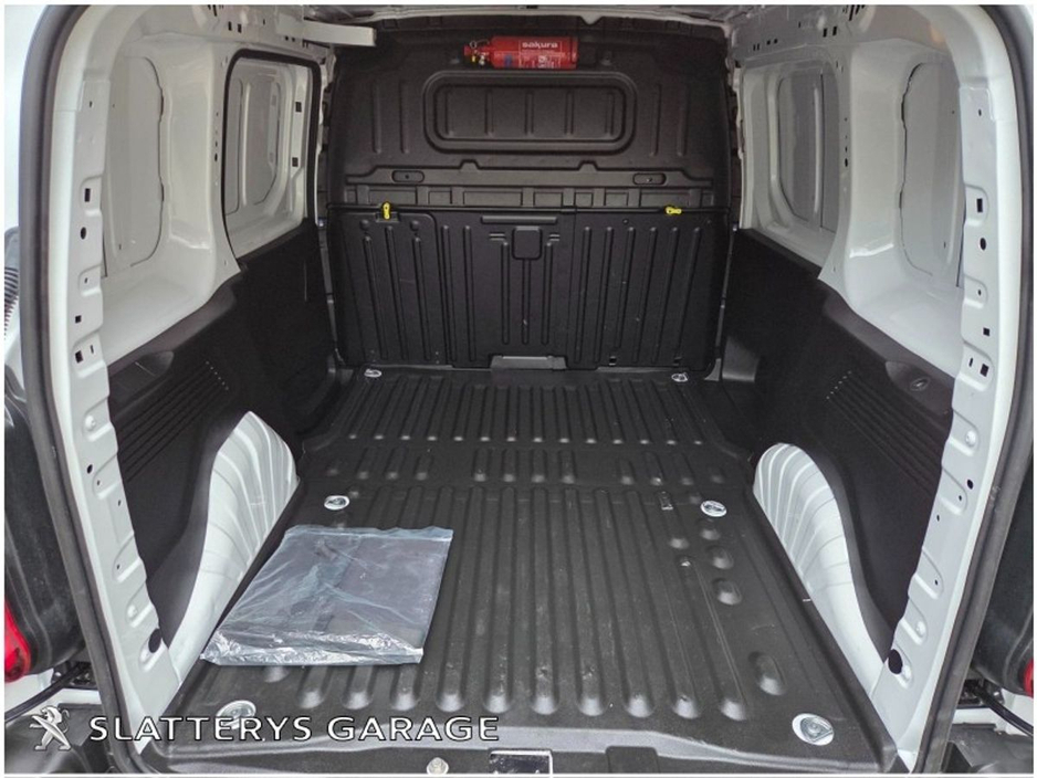 2025 Peugeot Partner - image 11