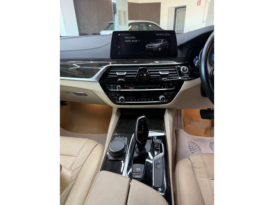 2017 BMW 5 Series - image 12