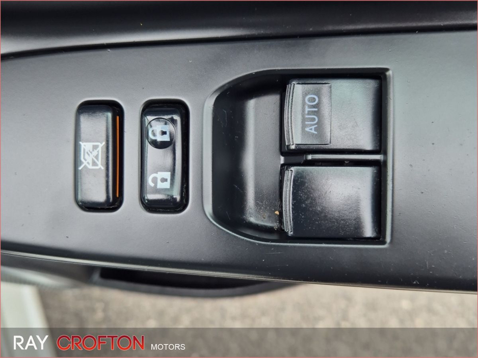 2019 Toyota Yaris - image 18