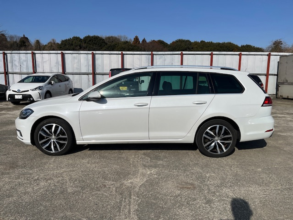 2019 Volkswagen Golf - image 9