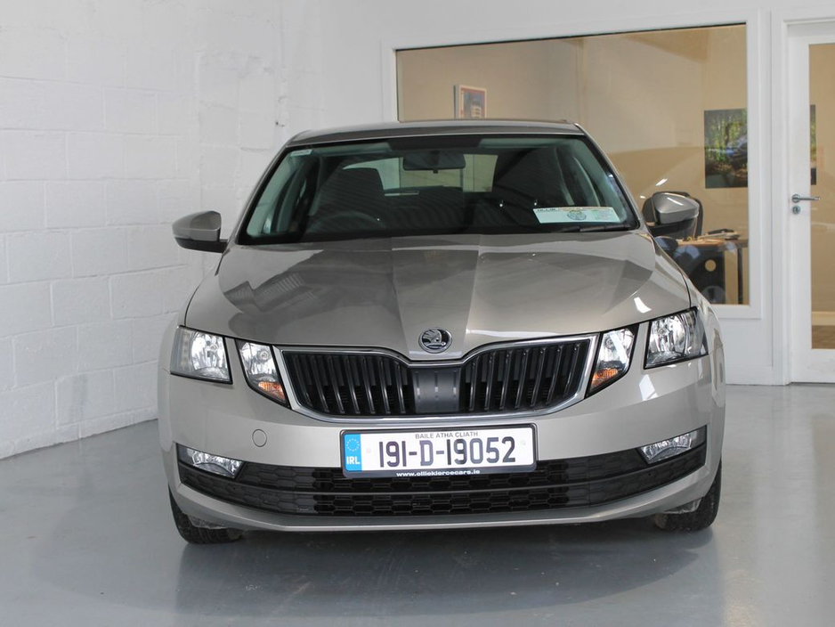 2019 Skoda Octavia - image 2
