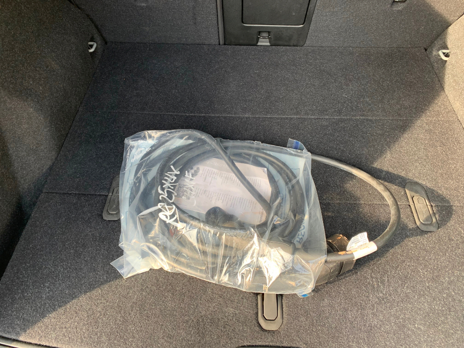 2025 Volvo EX40 - image 14