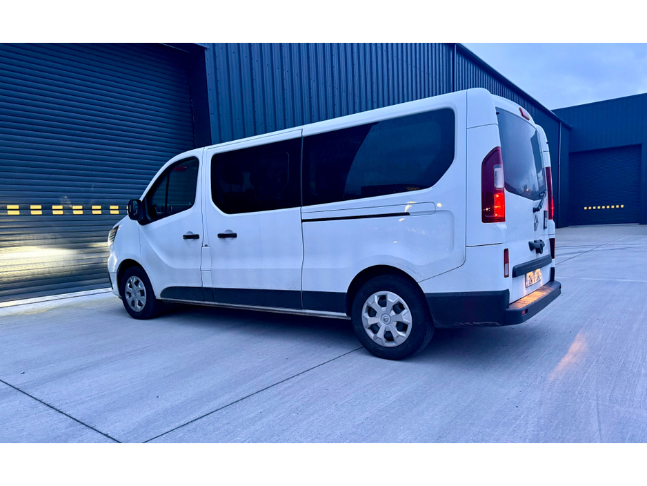 2024 Renault Trafic - image 4