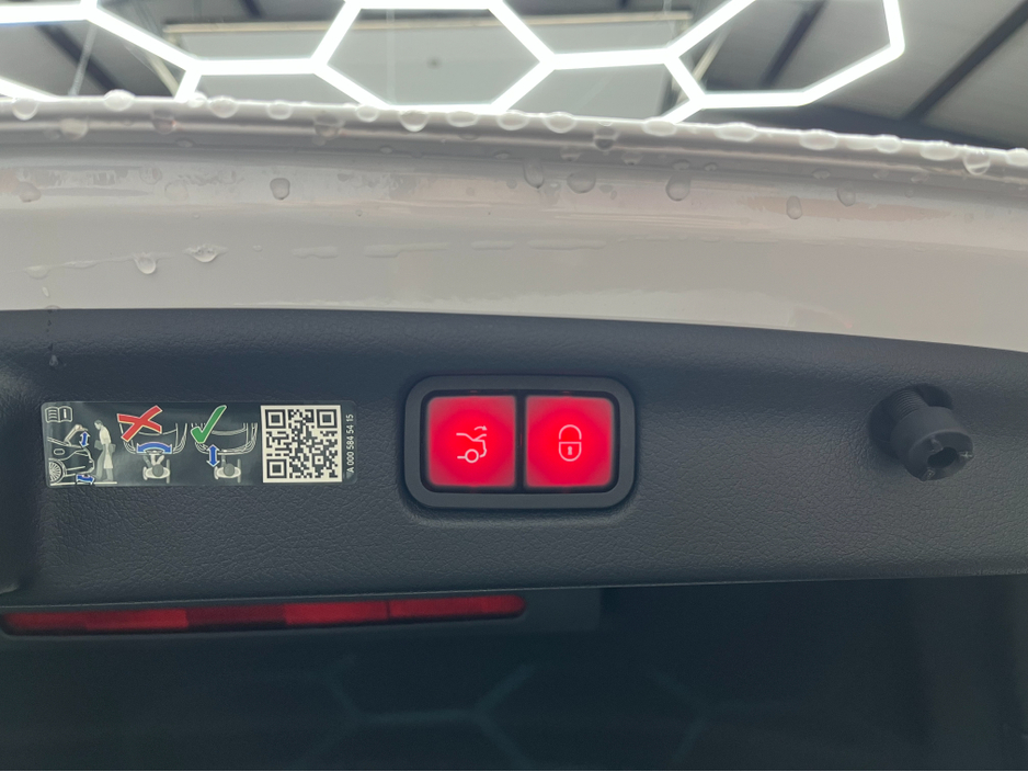 2024 Mercedes-Benz C Class €54950 2024 MERCEDES-BENZ C350E AMG-LINE 2.0 AUTOMATIC / CRUISE CONTROL / 360­° PARKING CAMERA / ELECTRIC MEMORY & HEATED SEATS / PADDLE SHIFTERS / PANORAMIC SUNROOF / AMBIENT LIGHTS €54,950