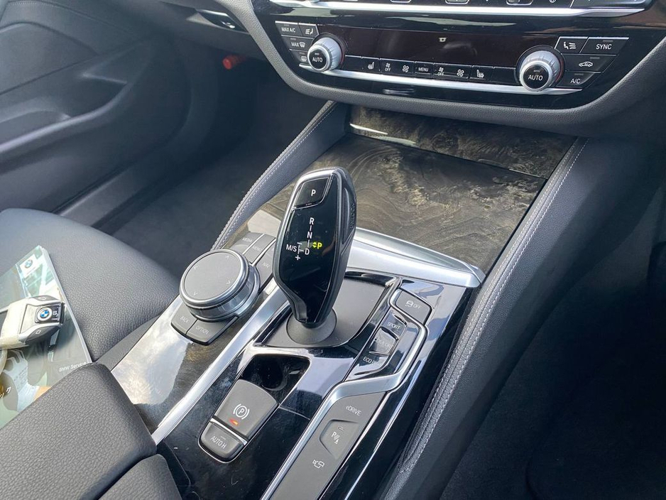 2018 BMW 5 Series - image 12