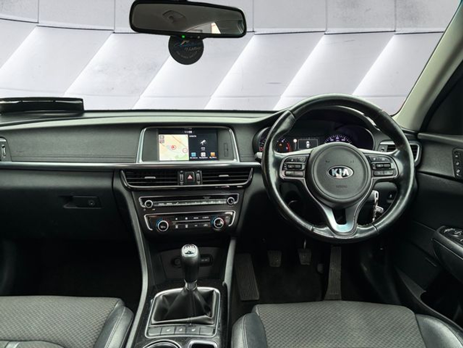 2017 Kia Optima - image 10
