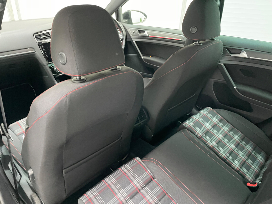 2019 Volkswagen Golf - image 18