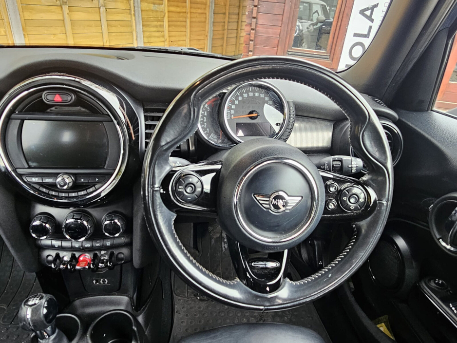 2017 MINI Hatch - image 24