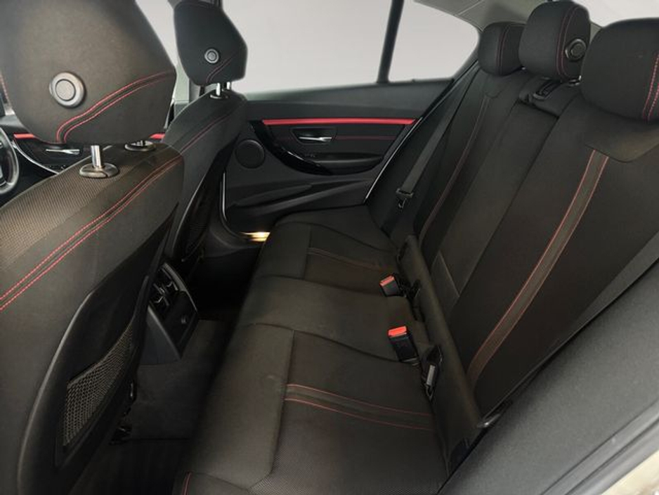 2015 BMW 3 Series - image 16