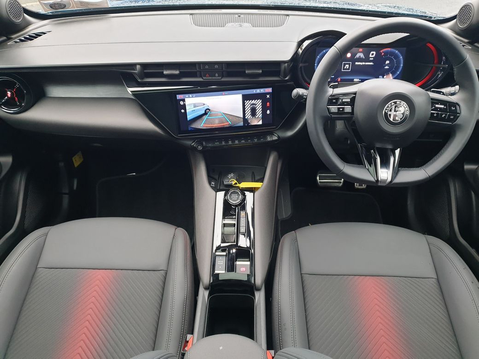 2025 Alfa Romeo Junior Ibrida 1.2(136bhp) MHEV, Premium+Tech+Sunroof+18" Alloys €39,995