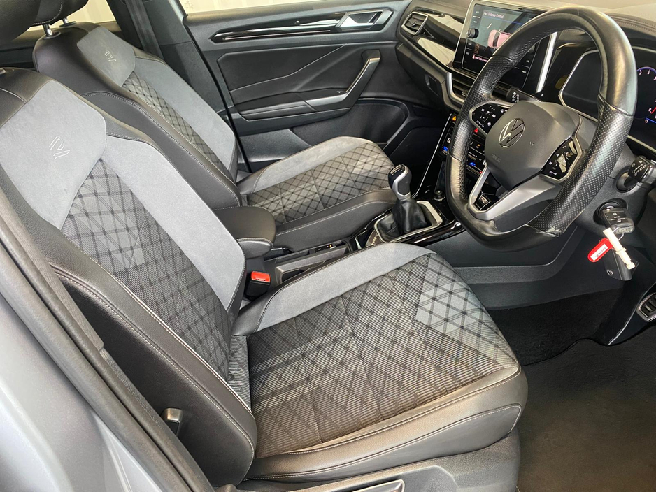 2023 Volkswagen T-Roc - image 10